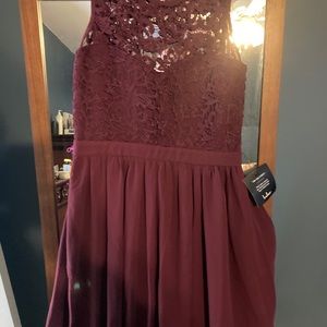 Lulus burgundy lace Des’s, never worn